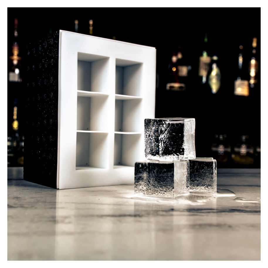 CLEAR ICE BOX - 6 CUBES