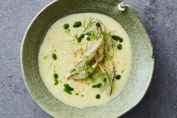 Venkelsoep met sinaasappel en oregano