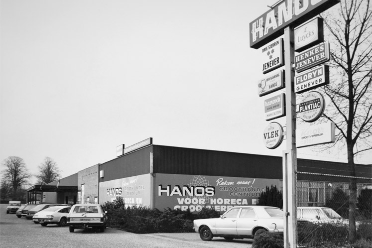HANOS opened its first wholesale store in Apeldoorn, Veluwe area, in 1975