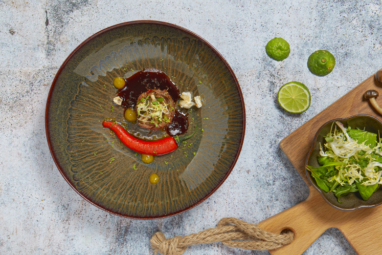 Rendang van kalfswang met panna cotta van puntpaprika