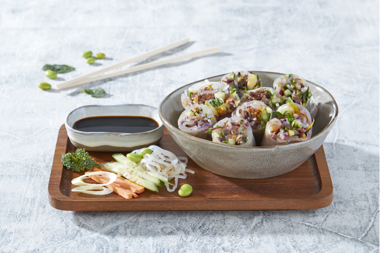 Springrolls met pulled lamsnek, glasnoedels en tuinboontjes