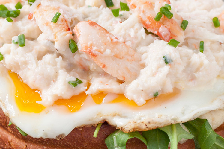 Briochebrood krabsalade