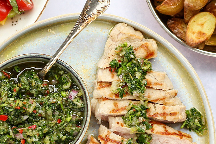 Kalfsribeye met chimichurri, maissalade en krieltjes