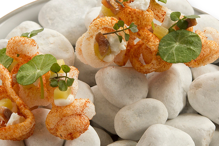 Cracker van rijst en tomaat