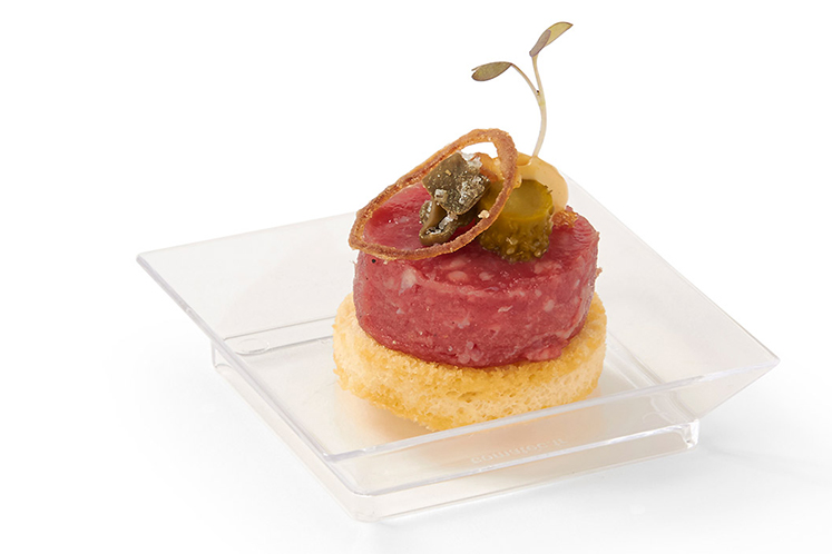 Crostini met ossenworst en roerei van truffel