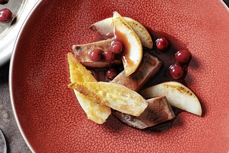 Eend met witlof, peer en cranberry's