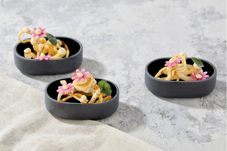 Rijst-tomaat crackers met ansjoviscrème