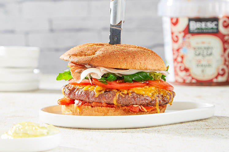 Loca burger met Ibérico ham en tomatensalsa