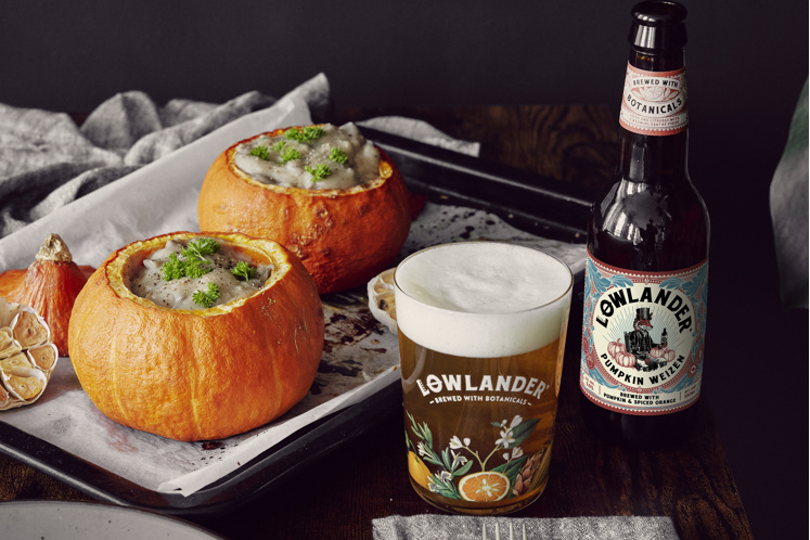 Geroosterde pompoen gevuld met champignonragout