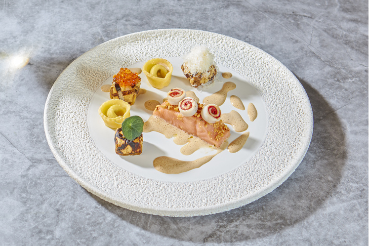 Tortellini met forel, rouleaux en auberginekaviaar