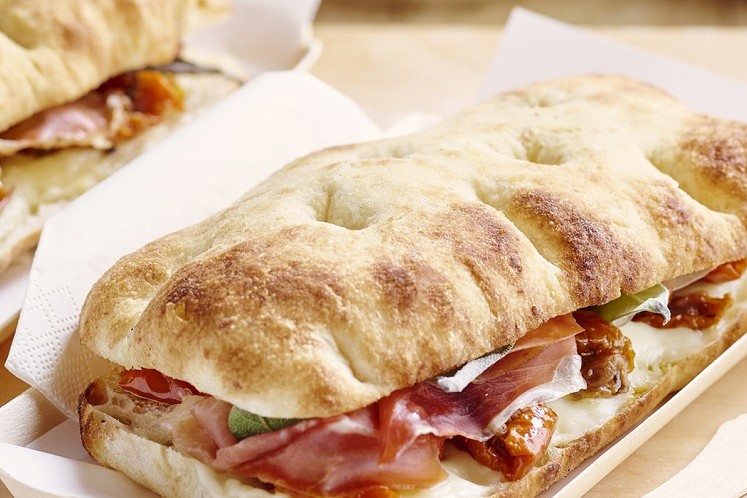 Schiacciata Romana Parma e Scamorza