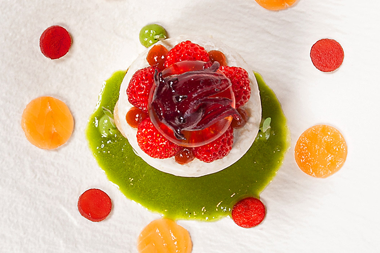 Geitenkaas met zalm, peer en aardbei