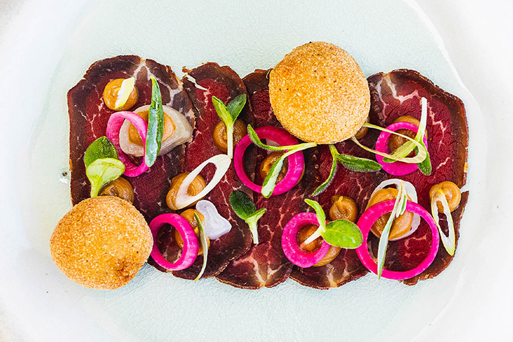 Oosterse ossenhaas met bitterbal van Hollandse garnaal