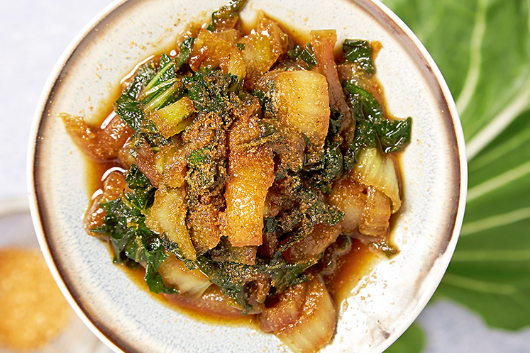 Paksoi met dashibouillon en sesam