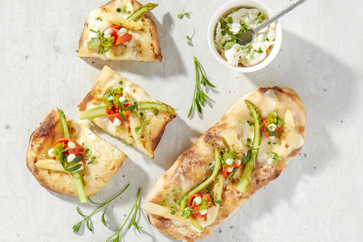 Pinsa met asperges, zalm en wasabi kaviaar