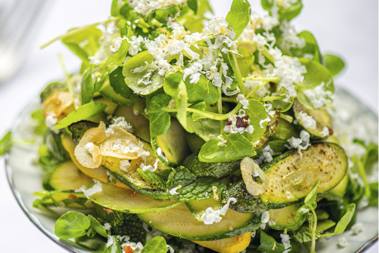 Courgettesalade met waterkers en barilotto