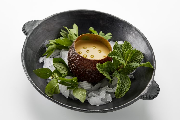 Gazpacho van avocado en olijven