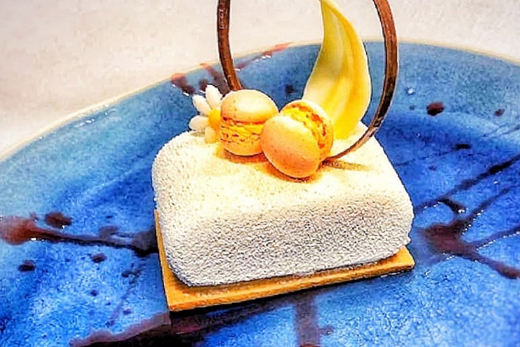 Witte chocolamousse met crémeux van rode grapefruit