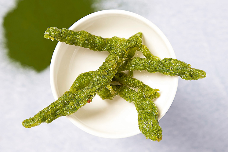 Tempura van zeekraal en algen