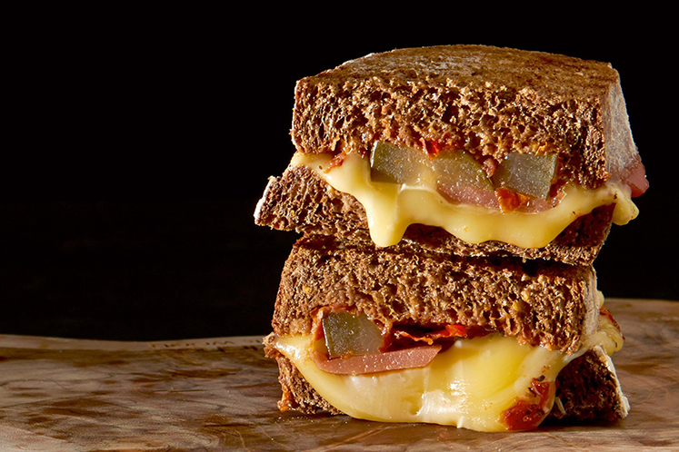 Tasty Tosti: raclette en stoofpeertjes