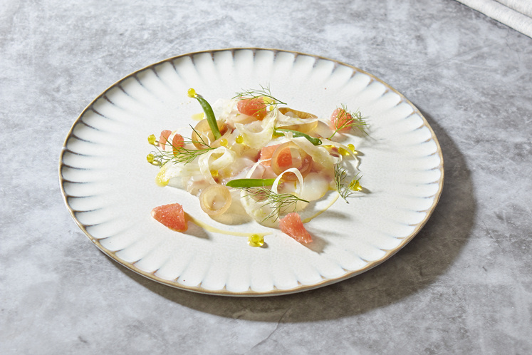 Zeebaars met grapefruit, venkel en olijfolie peperoncino