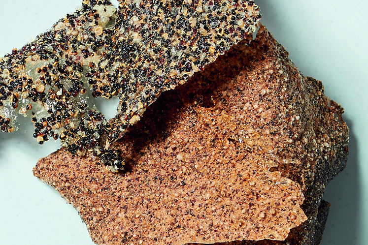 Kroepoek van black quinoa