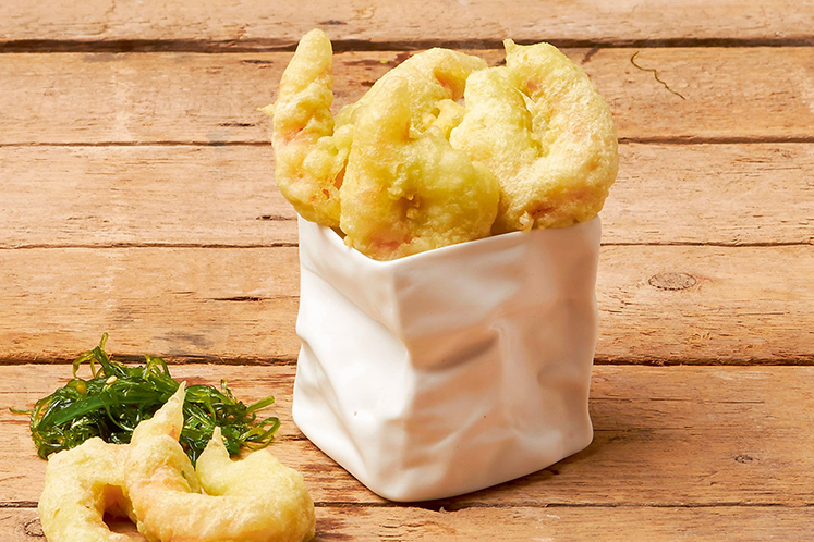 Tempura van gamba en wakame