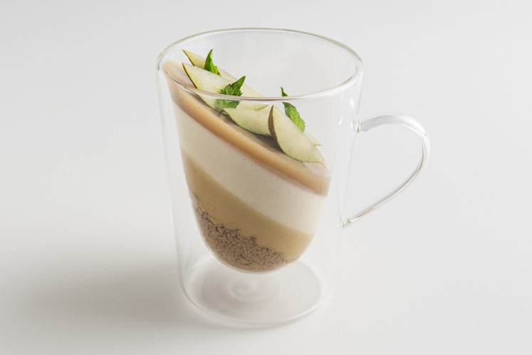 Peer in glas met karamel en vanille