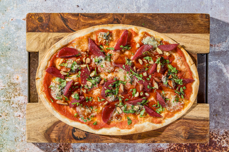 Flammkuchen stoofpeer en blauwe kaas