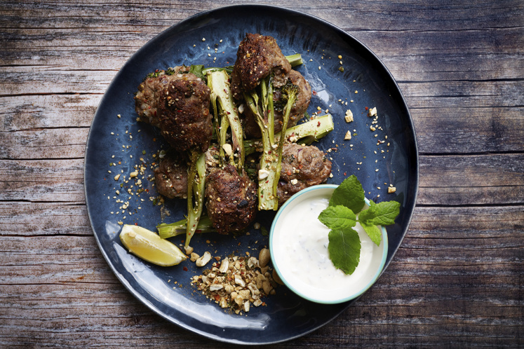 Broccoli kofta met Griekse yoghurt-citroensaus