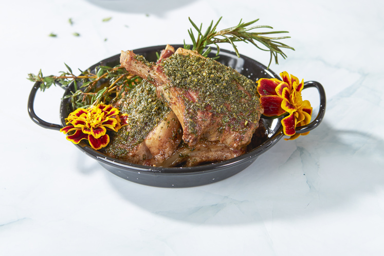 Chuletas met rozemarijn, tijm en knoflook