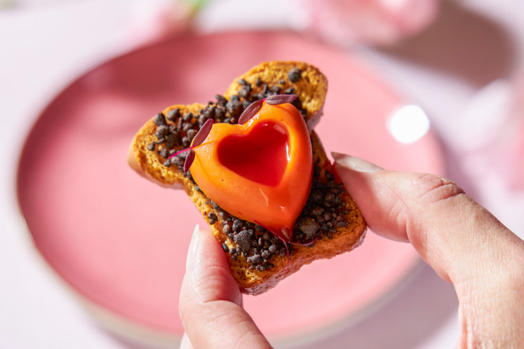 Cremeux van peppadew met tomatengelei, kikkererwten en ricotta