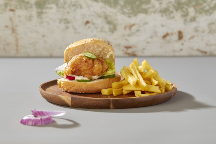 Crispy chicken burger