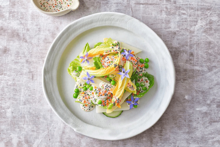 Asperges met Romaanse sla, coquilles en wittewijnsaus met viseitjes