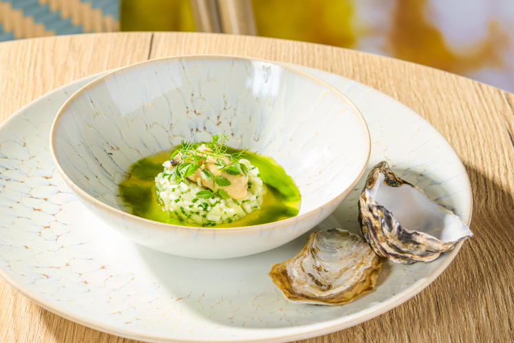 Asperges-tartaar met oester en appel