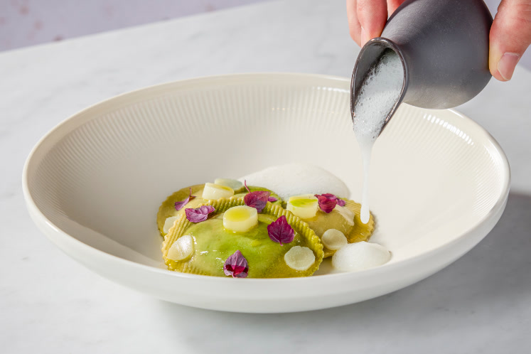 Aspergethee met gamba-ravioli