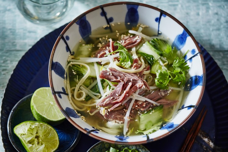Aziatische kippensoep met eend en citroengras