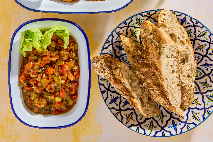 Barra gallega brood met salsa pico de gallo