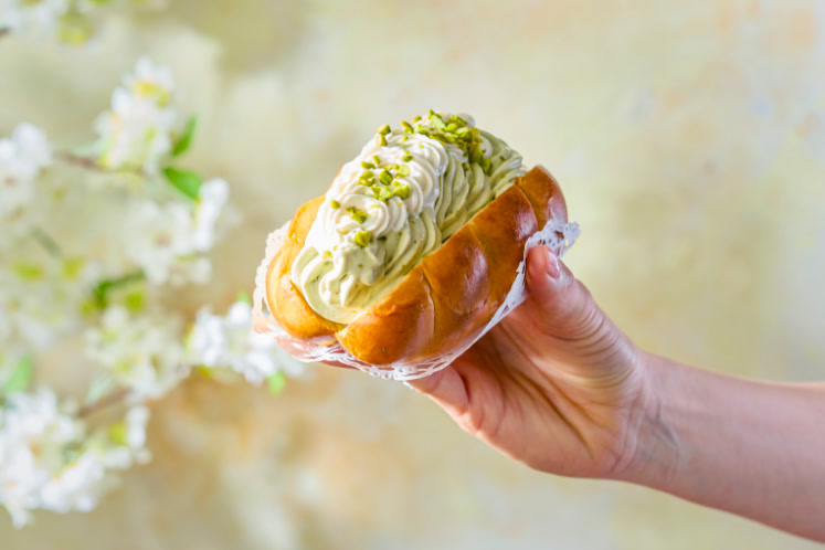 Brioche con gelato al pistacchio