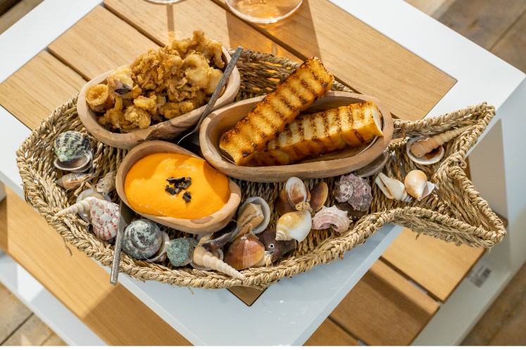 Calamari met luchtige paprika-aioli en focaccia van de barbecue