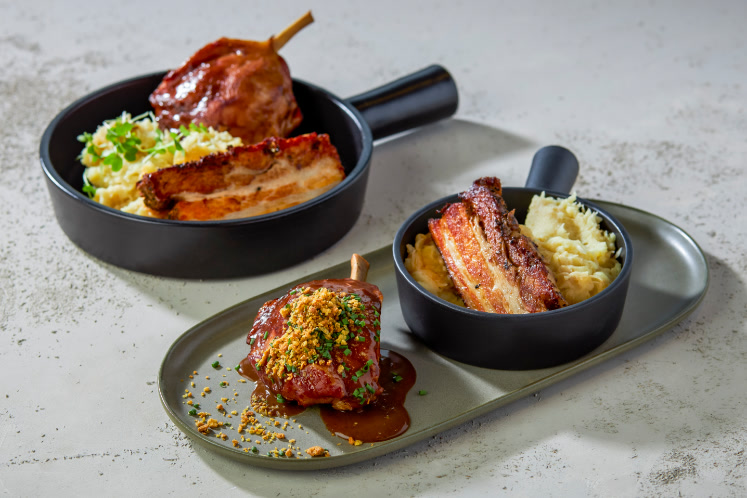 Zuurkoolstamppot met fruit, buikspek en spaakhieltje