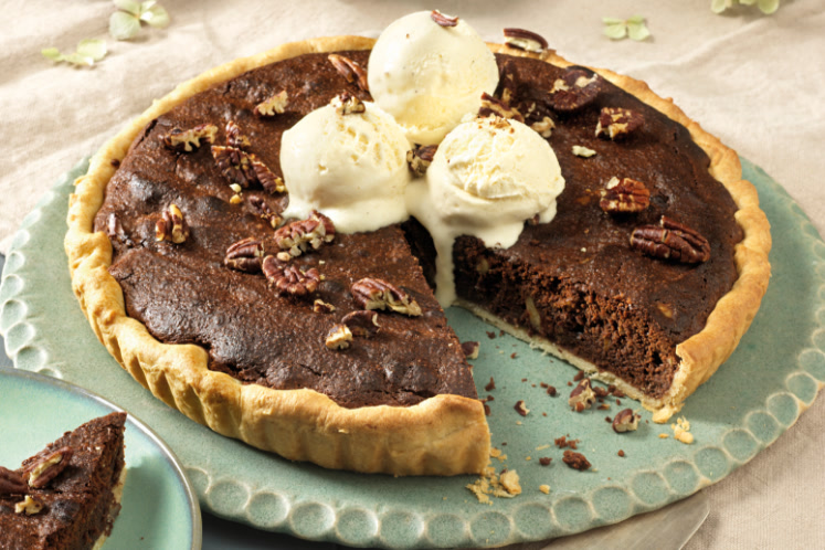 Chocolade-brownietaart met ijs