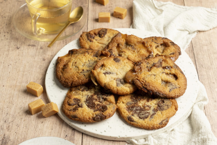 Chocolate chip caramel cookies