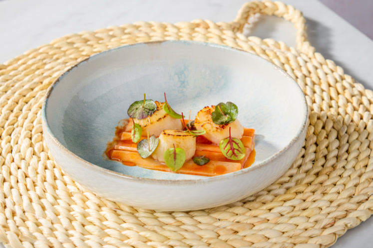 Coquilles met asperge-kimchi