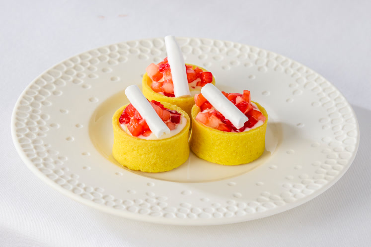 Crème anglaise, citroen en aardbeien tartelettes