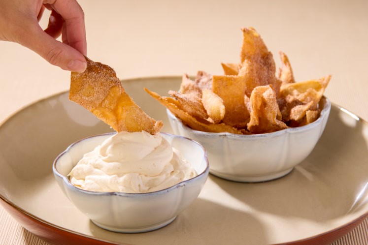 Flammes frites met kaneelsuiker en gezouten karamelroom