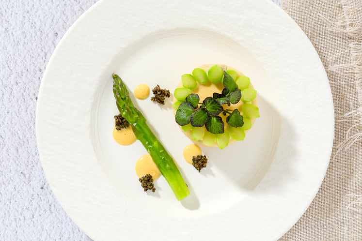 Flan van aardappel en groene asperge