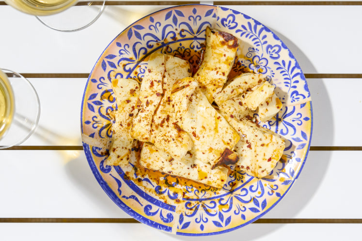 Gegrilde halloumi van de barbecue