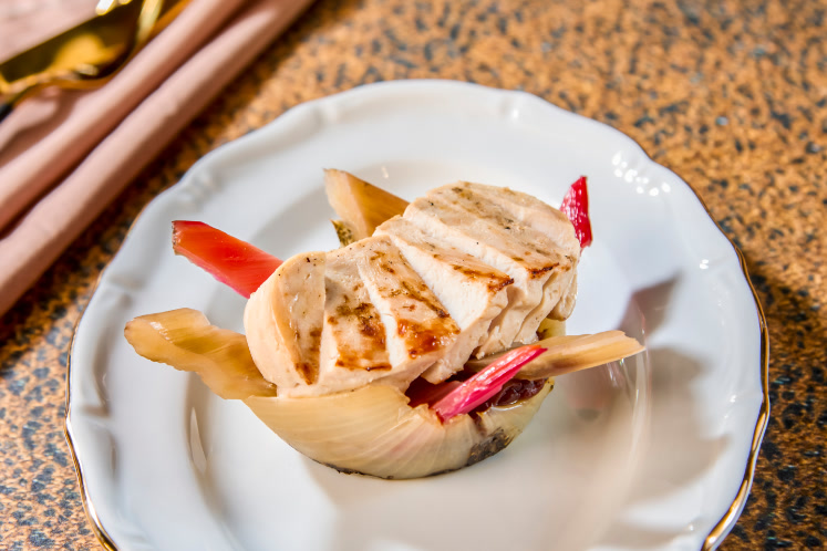 Gegrilde kalkoenmedaillons met snijbiet en cranberrychutney