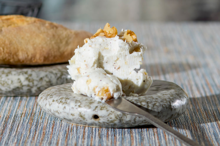 Geitenboter en walnoten